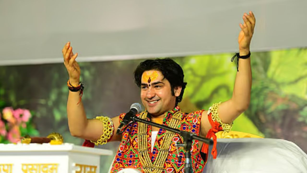 शिवसेना ने Dhirendra Krishna Shastri के हिंदू ग्राम विचार पर हमला बोला! कहा- यह धार्मिक ध्रुवीकरण को बढ़ावा दे रहे हैं