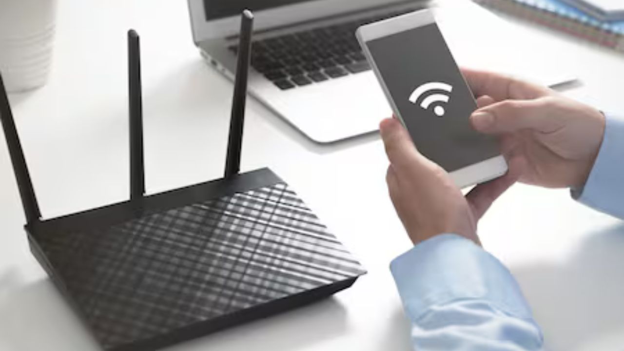 Wi-Fi not working: बार-बार इंटरनेट हो रहा डिस्कनेक्ट? राउटर को दीजिए नींद और पाइए नई स्पीड