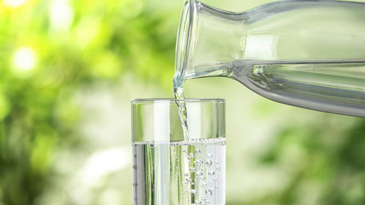 Alkaline vs Carbon Filter: क्या आपके पानी में गंध है या स्वाद खराब है? जानिए सही फिल्टर कौन सा है!