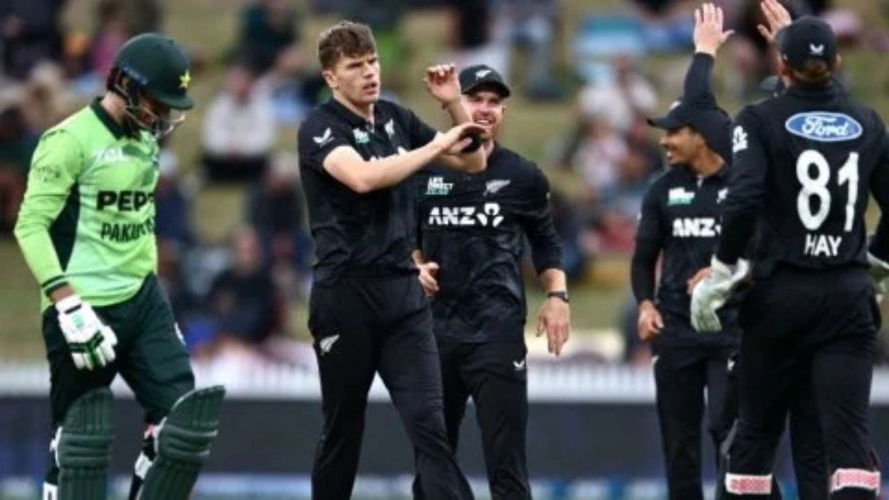 PAK vs NZ: तीसरे वनडे में भी पाकिस्तान ढेर न्यूज़ीलैंड ने सीरीज़ पर किया कब्जा