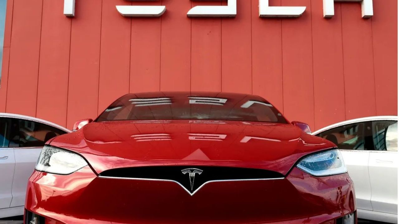 Elon Musk Tesla: एलन मस्क की टेस्ला कंपनी का मुनाफा 71% लुढ़का, जानें इसके पीछे का कारण