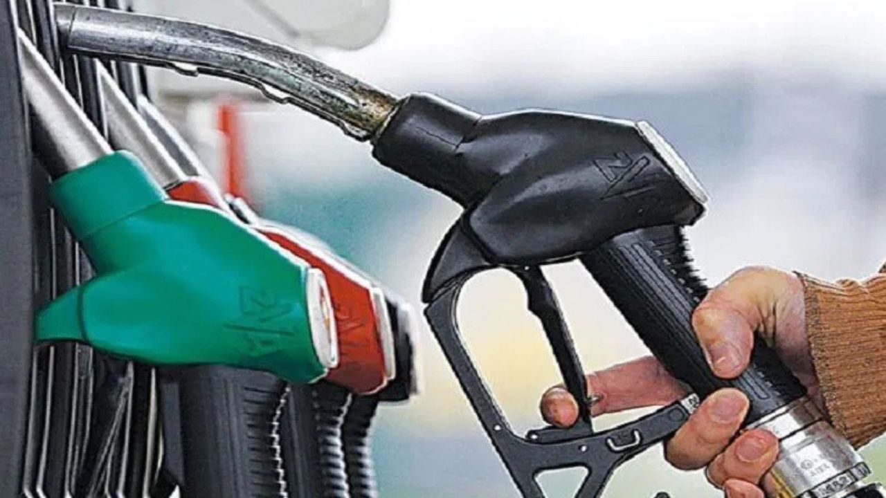 Petrol Pump: हर लीटर पर होती है कमाई जानिए पेट्रोल पंप मालिक कैसे रोज़ कमाते हैं हज़ारों रुपए