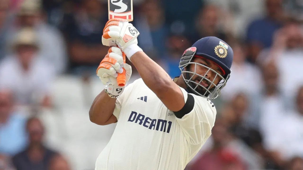 धोनी का रिकॉर्ड टूटा, Rishabh Pant बने इंग्लैंड में सबसे ज़्यादा रन बनाने वाले विकेटकीपर