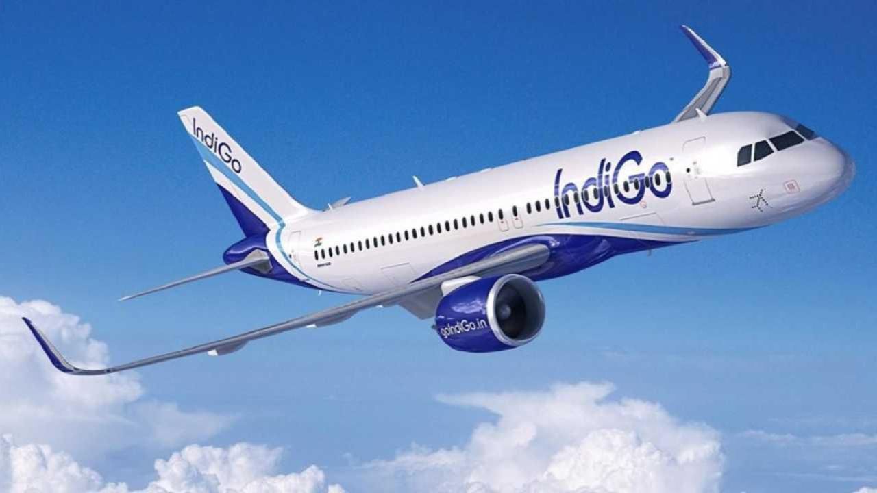 IndiGo flight में अचानक बिगड़ी बुजुर्ग यात्री की तबीयत, सेना के डॉक्टर ने बचाई जान