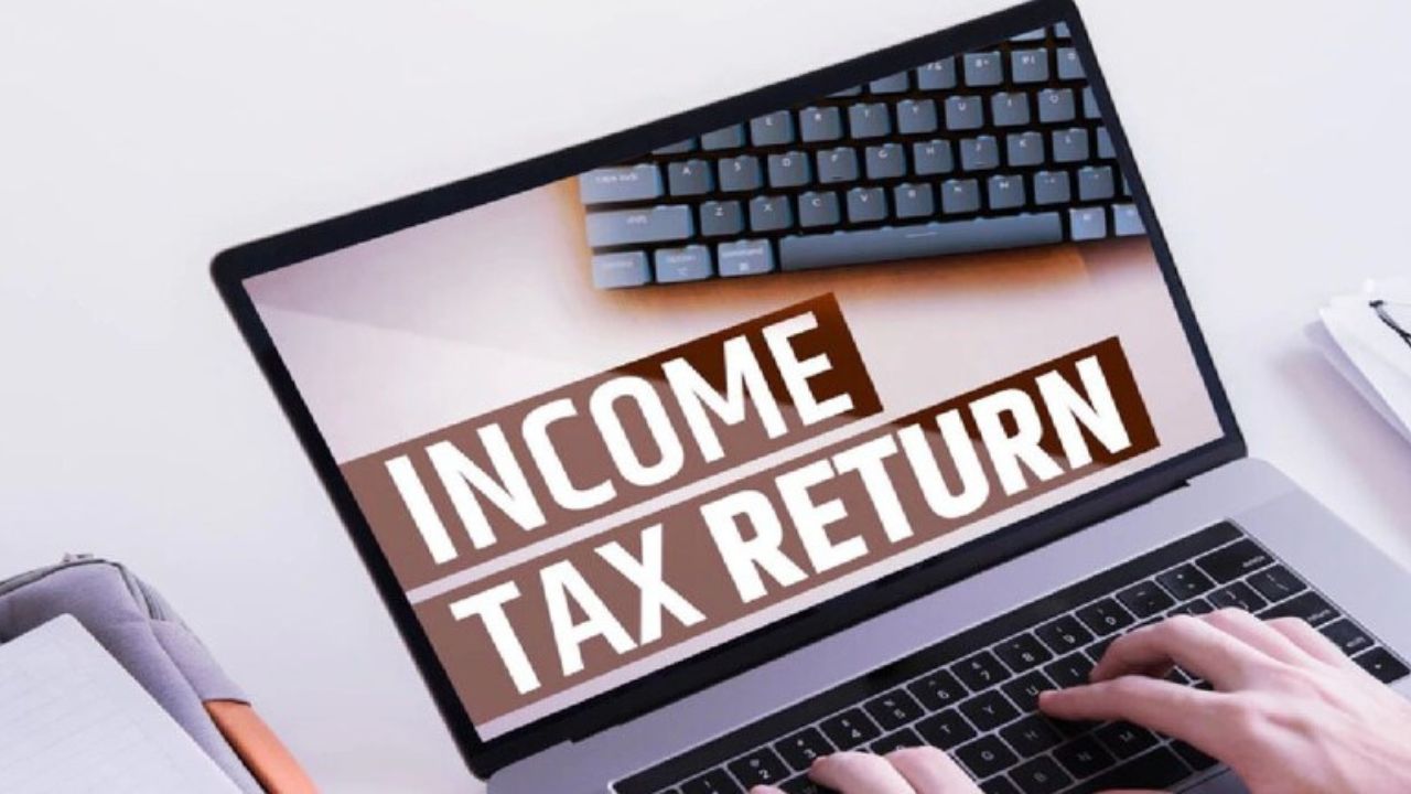 Income Tax Return: 2 करोड़ की कमाई, लेकिन गलत ITR फॉर्म? डिजिटल सितारों के लिए अब तय हुआ नया टैक्स रास्ता