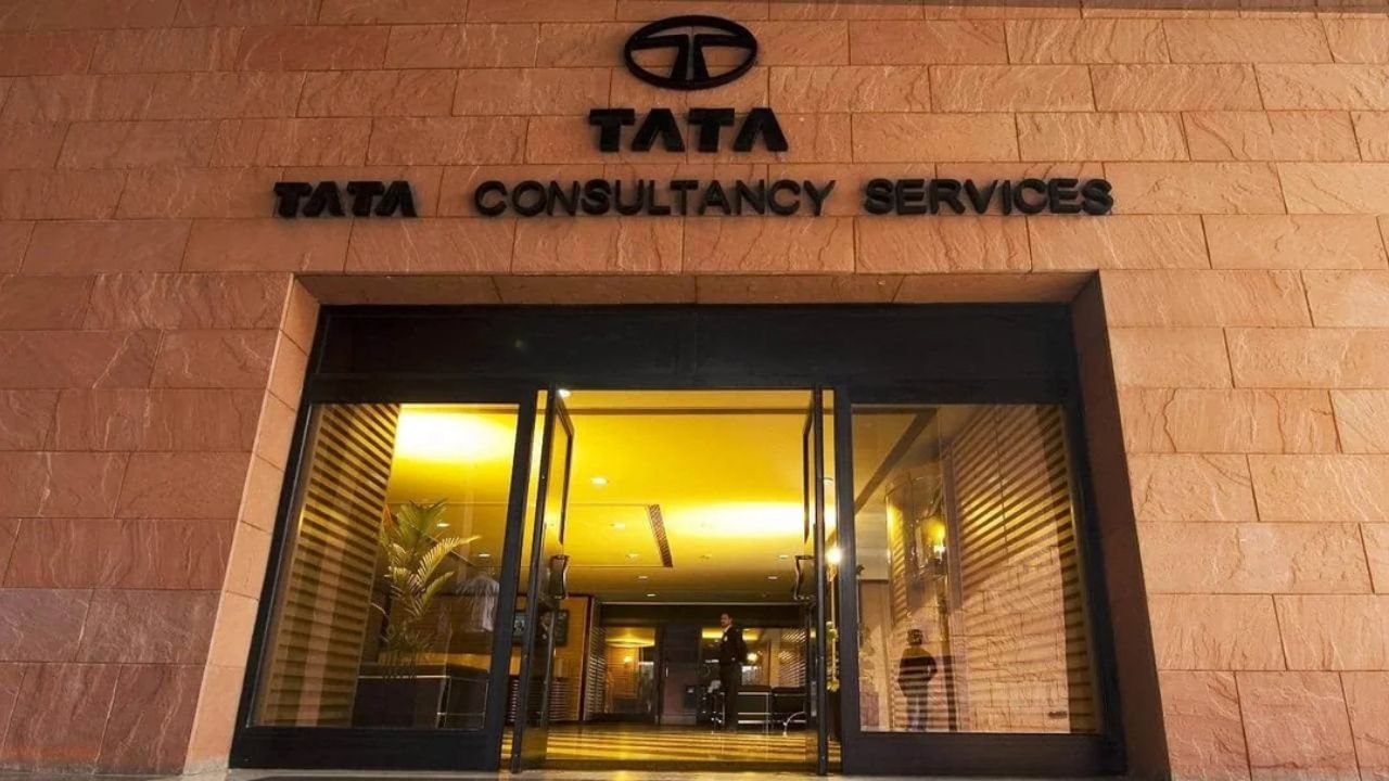 TCS Salary Hike: TCS कर्मचारियों के लिए खुशखबरी, अगले महीने से लागू होगी सैलरी इंक्रीमेंट की योजना