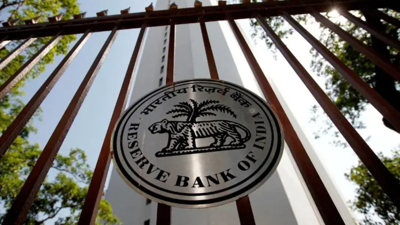 RBI Repo Rate: क्या सस्ते होंगे लोन? RBI की अगली बैठक में ब्याज दर घटाने की अटकलें तेज
