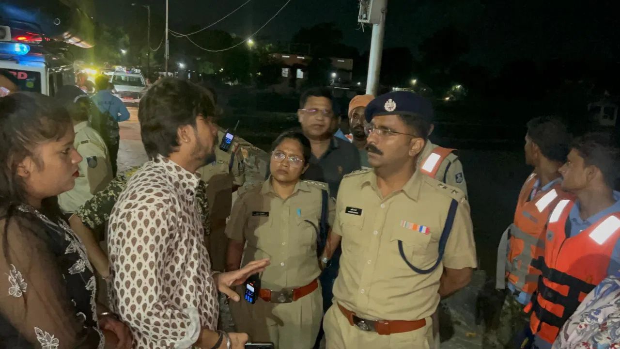 Ujjain में रात 9:30 बजे हादसा, पुलिस वाहन गिरा Shipra नदी में, रेस्क्यू ऑपरेशन जारी, लोगों में चिंता