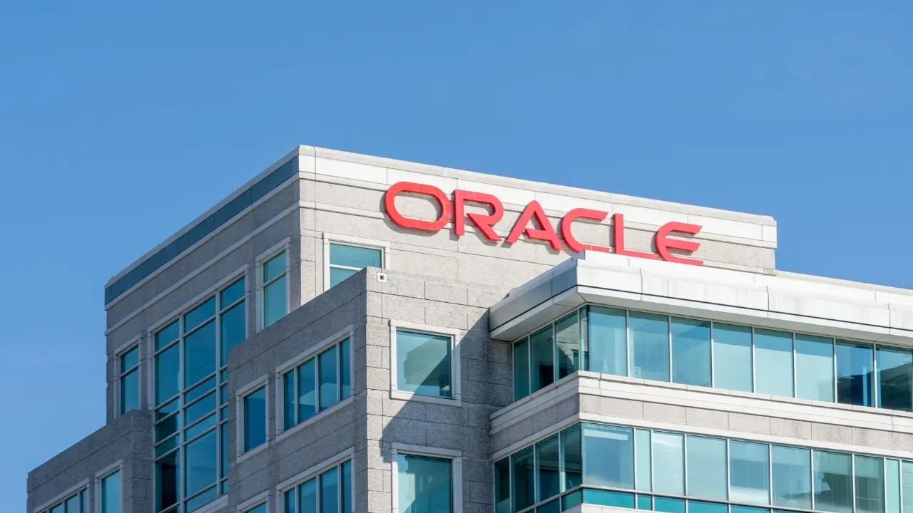 Oracle layoffs का नया दौर: क्लाउड और अन्य टीमों में कर्मचारियों को नौकरी से निकाला जा रहा, चिंता बढ़ी