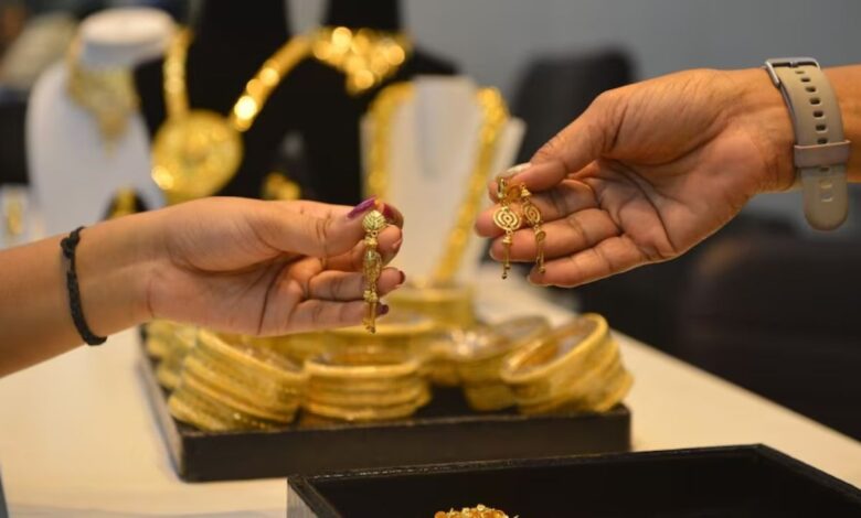 Gold-Silver prices: त्योहारों के पहले दिन गोल्ड की कीमतों में उछाल, निवेशकों ने बढ़ाया सोने में निवेश का रुझान