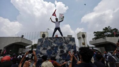 Social Media Ban in Nepal: नेपाल में सोशल मीडिया बैन के विरोध में भड़के युवा, विरोध हिंसक हुआ और एक व्यक्ति की मौत