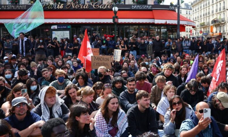 France Protest: Block Everything आंदोलन ने हिला दिया फ्रांस, पुलिस-पब्लिक टकराव के बीच मैक्रों पर बढ़ा इस्तीफे का दबाव