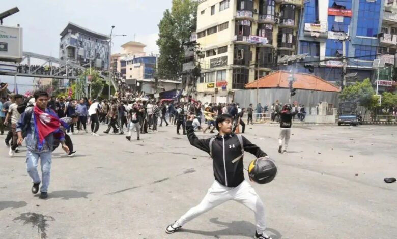 Nepal Protest: नेपाल में बढ़ती अस्थिरता, भारत सरकार ने कहा–अभी नेपाल मत जाइए, भारतीय नागरिकों को सावधानी बरतने की चेतावनी