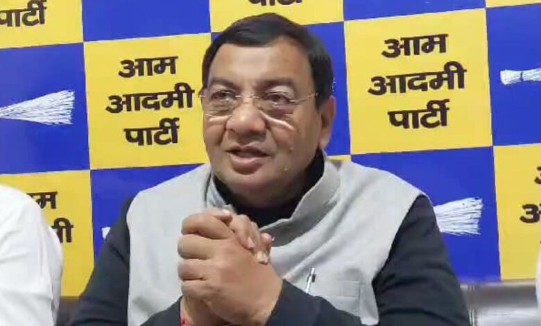 Politics News: सरकारी अस्पतालों में इलाज की कमी और टूटी इमारतें, AAP कार्यकर्ता करेंगे वीडियो के जरिए प्रदर्शन