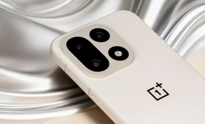 OnePlus 15 लॉन्च! 7300mAh बैटरी और Snapdragon 8 Elite Gen 5 के साथ आया सबसे पावरफुल फोन