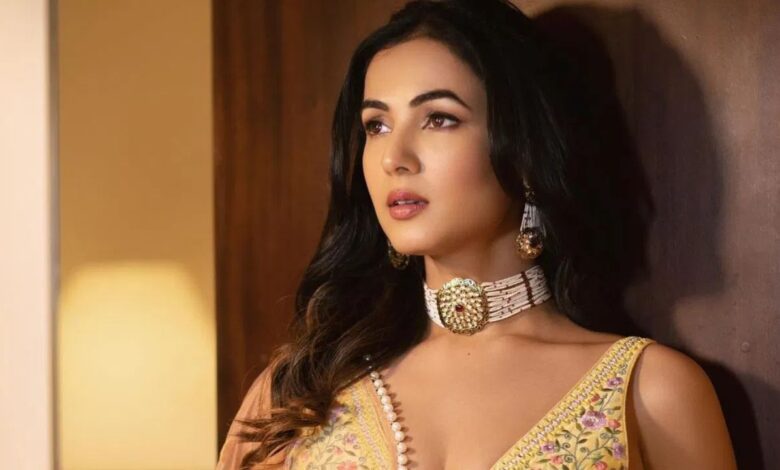 ‘मिर्जापुर: द फिल्म’ में Sonal Chauhan की एंट्री, कलीन भैया और गुड्डू संग दिखेगा नया धमाका