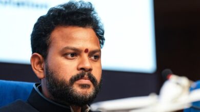 Air India प्लेन क्रैश जांच पर सवाल, मंत्री ने कहा AAIB निष्पक्ष, लेकिन सस्पेंस अभी भी कायम