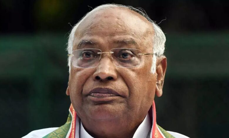 कांग्रेस अध्यक्ष Mallikarjun Kharge की तबीयत बिगड़ी, बंगलुरु अस्पताल में डॉक्टर कर रहे हैं लगातार चेकअप