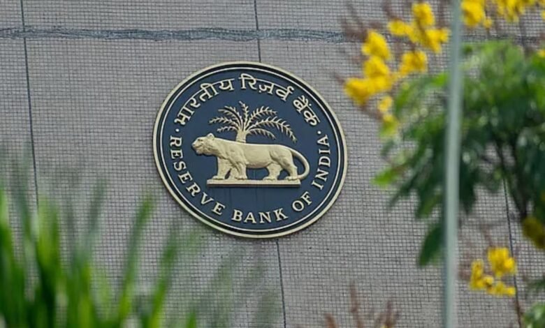 RBI Banking Rules Violation: बेसिक सेविंग्स बैंक खाता नियम तोड़े, कोटक महिंद्रा बैंक पर RBI का सख्त एक्शन