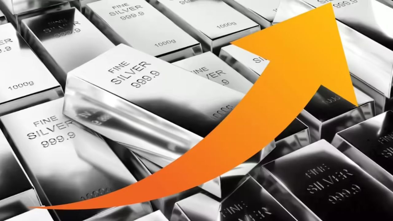 Silver Price Today: ₹2 लाख प्रति किलो पार कर चांदी ने इतिहास रचा, क्या यह तेजी लंबी अवधि तक जारी रहेगी?