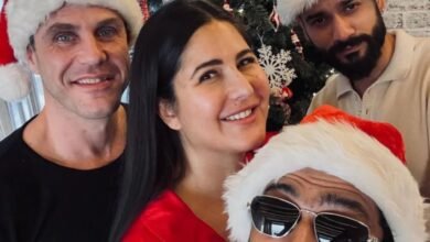 Vicky-Katrina की फैमिली क्रिसमस तस्वीर वायरल, पहली बार छोटे मेहमान के साथ नजर आईं कटरीना