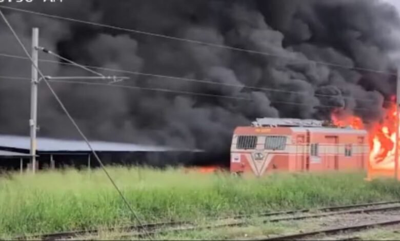Fire Railway Station: केरल के त्रिशूर रेलवे स्टेशन पर भीषण आग, 200 से ज्यादा दोपहिया वाहन जलकर खाक
