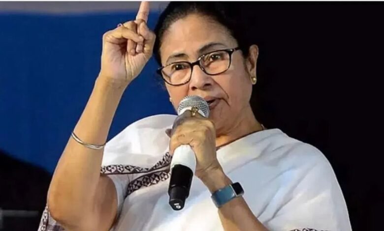 ED Raid: कोलकाता में IPAC रेड के बाद ममता बनर्जी का बड़ा बयान, सियासी घमासान तेज़