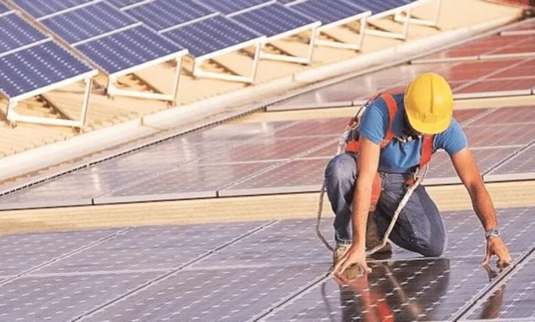 Solar stock: वारी एनर्जी के शेयर 2,548 रुपये पर बंद, ऑर्डर बुक में 47 हजार करोड़ का जोर