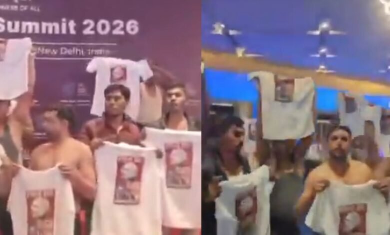 Congress protest: दिल्ली AI समिट में यूथ कांग्रेस का शर्टलेस प्रदर्शन, पुलिस ने 10 को हिरासत में लिया