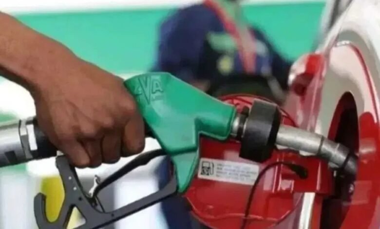 30 लीटर की टंकी में 35 लीटर पेट्रोल? जानिए सच—स्कैम या साइंस