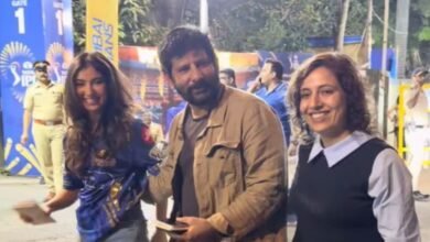 सारा अर्जुन की वानखेड़े स्टेडियम में झलक, भीड़ ने घेरा, पिता ने संभाला मोर्चा