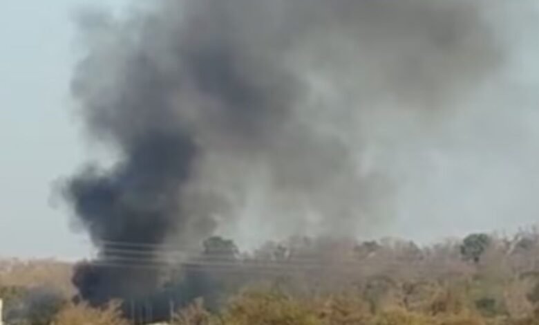 विस्फोट के बाद पुलिस ने फरार अधिकारियों के खिलाफ लुकआउट नोटिस जारी किए