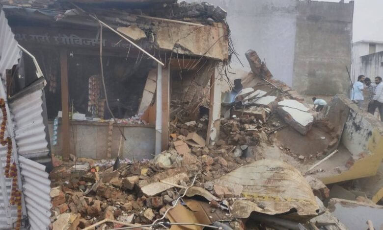 रेस्क्यू ऑपरेशन में नया मोड़. मलबे से निकाले गए लोग. मौतों का आंकड़ा बढ़ा