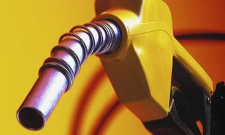 तेल संकट के बीच OMCs का बड़ा फैसला क्या बदल जाएंगे पेट्रोल डीजल दाम