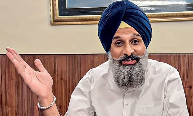 पंजाब चुनाव में प्रशासनिक मशीनरी के दुरुपयोग का आरोप, मजीठिया ने दी चेतावनी
