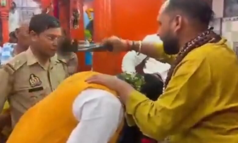 मिथिलेश तिवारी के बयान और मंदिर वीडियो पर विवाद बढ़ा, विपक्ष ने साधा निशाना