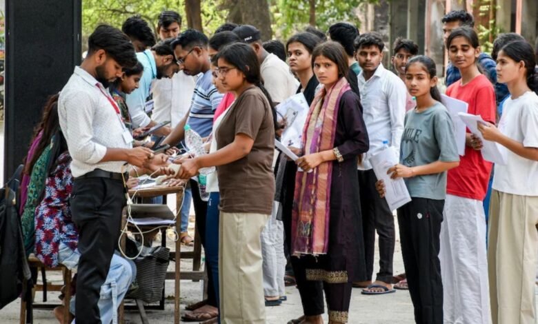 NEET-UG 2026 पेपर लीक विवाद पर तेज हुई राजनीति, BJP और विपक्ष आमने-सामने