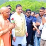 योगी आदित्यनाथ का गांव दौरा मंदिर पूजा और विकास परियोजनाओं का शिलान्यास