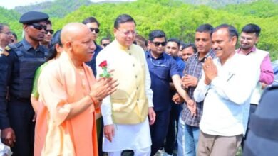 योगी आदित्यनाथ का गांव दौरा मंदिर पूजा और विकास परियोजनाओं का शिलान्यास