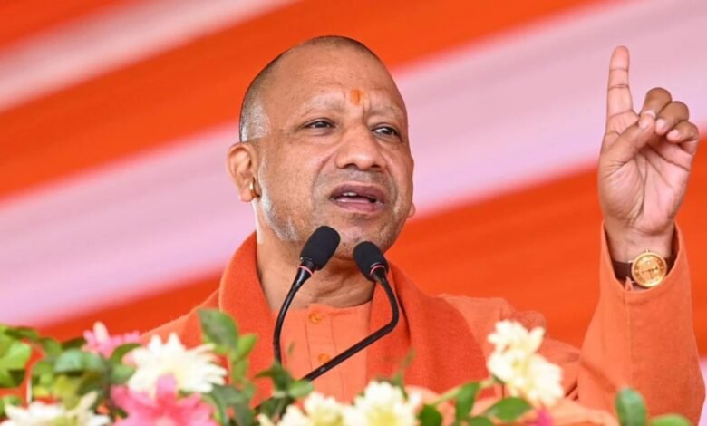 मऊ में योगी का बड़ा ऐलान अपराधियों के लिए यमराज वाला बयान बना चर्चा