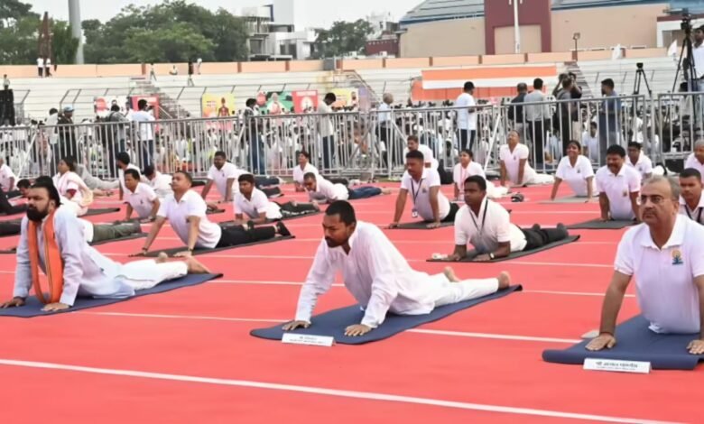 योग दिवस पर स्वास्थ्य मंत्री निशांत कुमार की अपील, स्कूलों में शामिल हो योग