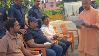गोरखपुर में जनता दर्शन, सीएम योगी ने आवास और इलाज का दिया भरोसा