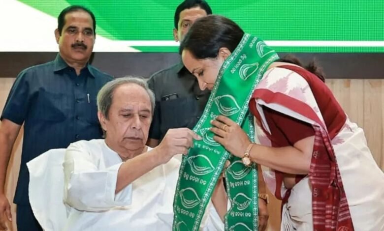 पूर्व IAS सुजाता कार्तिकेयन BJD में शामिल, नवीन पटनायक संग नई राजनीतिक पारी