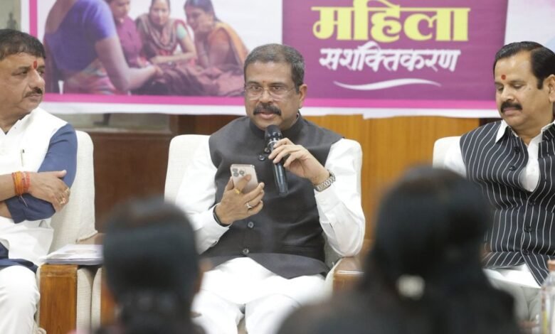 आत्मनिर्भर महिलाओं के बीच केंद्रीय मंत्री का बड़ा ऐलान बना चर्चा का विषय
