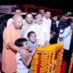 मुरादाबाद में सीएम योगी का भावुक अंदाज, वांची-आची के हाथों कराया श्री राम वाटिका का उद्घाटन