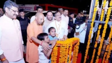 मुरादाबाद में सीएम योगी का भावुक अंदाज, वांची-आची के हाथों कराया श्री राम वाटिका का उद्घाटन