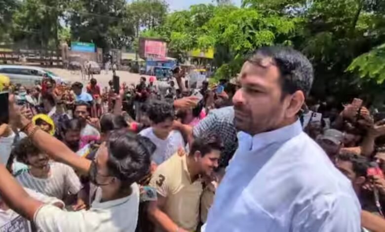 बिहार बंद के बीच पटना में बवाल, तेज प्रताप यादव हिरासत में; कई जिलों में पुलिस से झड़प