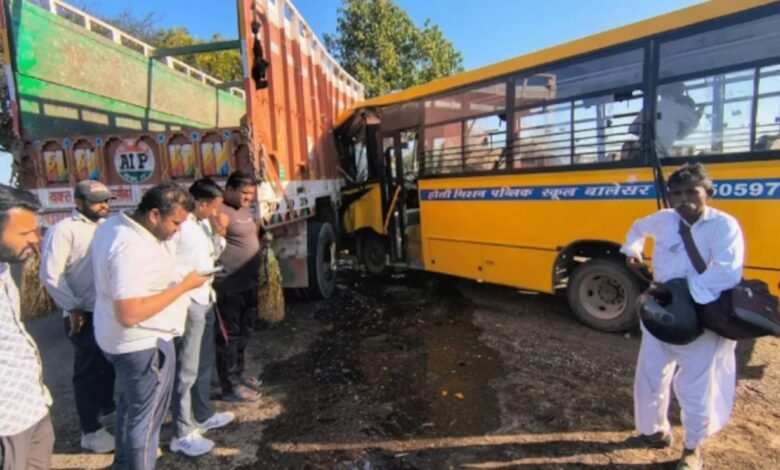 जालंधर में दो स्कूल बसों की आमने-सामने टक्कर, एक बस पलटी; छात्रों के न होने से टला बड़ा हादसा