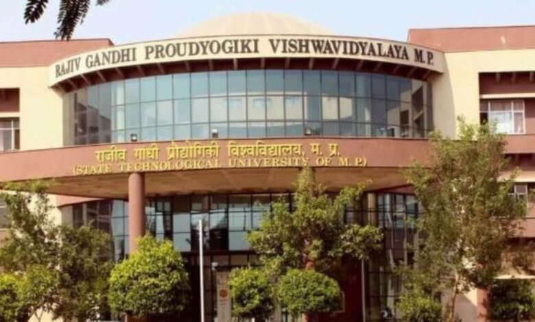 RGPV पेपर चोरी मामले में बड़ा एक्शन, परीक्षा नियंत्रक प्रो. अर्चना तिवारी हटाई गईं; नए नियंत्रक की नियुक्ति