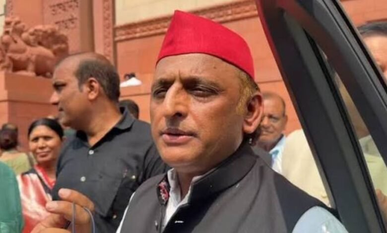 दिल्ली पुलिस मेरा कुर्ता फाड़ देती, अगर गांधी आश्रम का नहीं होता: अखिलेश यादव का बड़ा आरोप